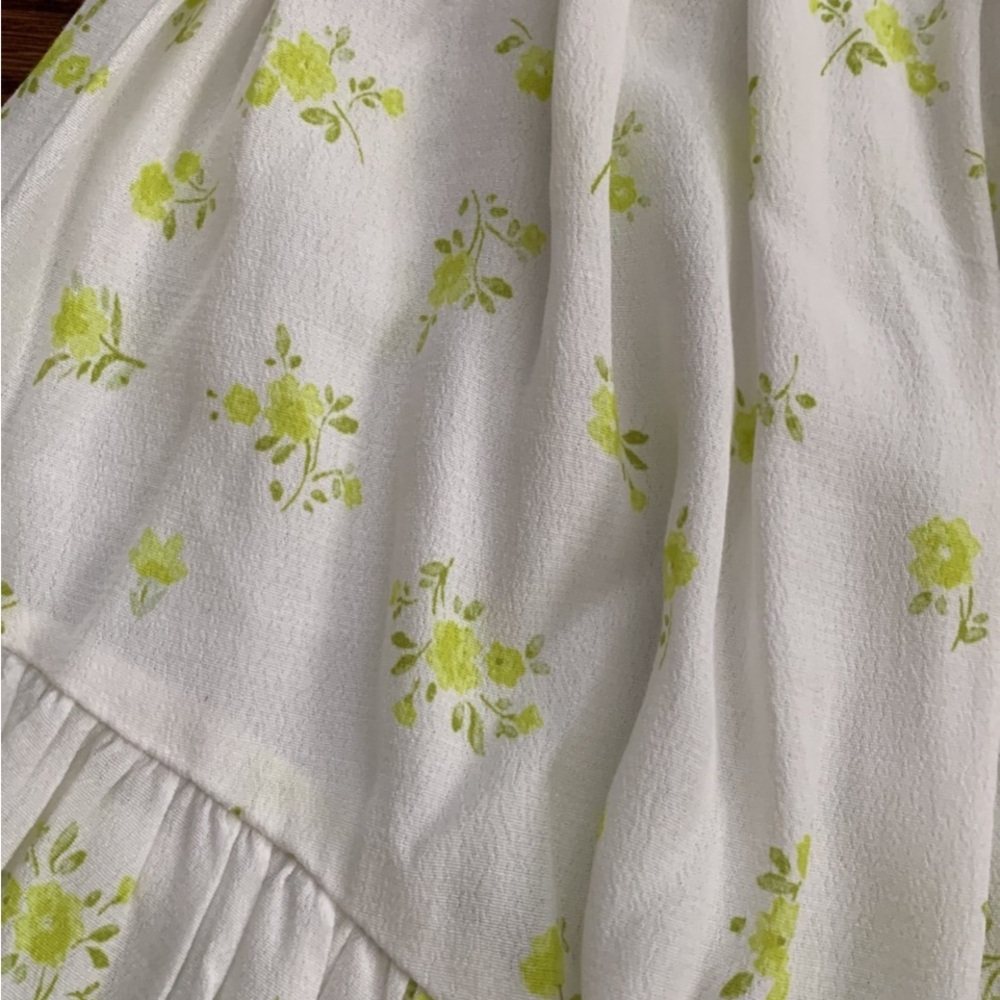 Skylar + Madison white petite flower dress.  New! Size small - Picture 2 of 8